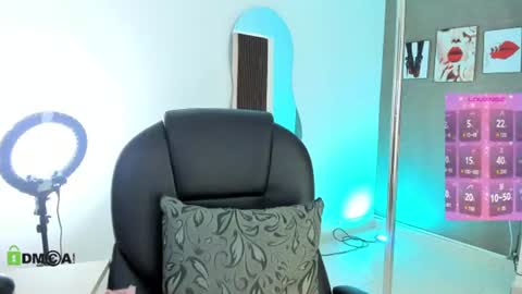 Snapshot of leslyevans1 chatting on 07-27-26, 03:57 Lesly online show from 07-27-26, 03:57