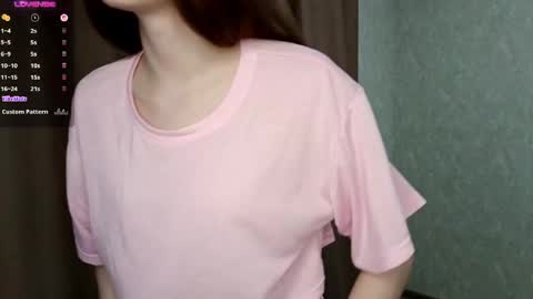 Snapshot of leslyshie chatting on 04-24-26, 07:27 Alice online show from 04-24-26, 07:27