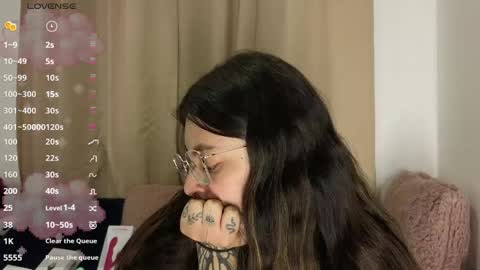Snapshot of lessliee chatting on 04-27-26, 05:49 lessliee online show from 04-27-26, 05:49