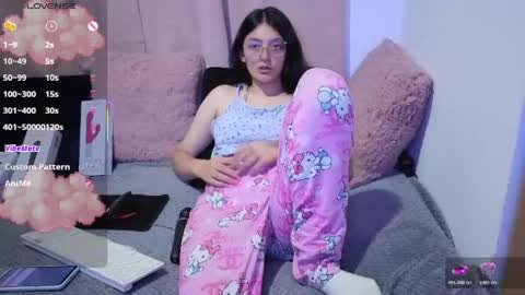 Snapshot of lessliee chatting on 05-21-26, 06:53 lessliee online show from 05-21-26, 06:53