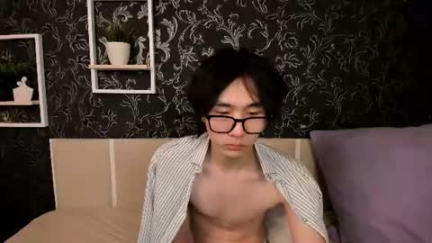 Snapshot of lester_cross chatting on 08-05-26, 02:42 Lester online show from 08-05-26, 02:42