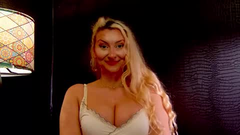 leticiareys online show from 11-25-25, 10:10