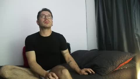 Snapshot of letorres23 chatting on 04-19-26, 04:34 Torres online show from 04-19-26, 04:34