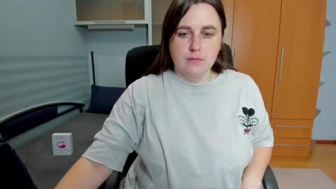 Snapshot of letticams chatting on 06-17-26, 05:54 Naomi online show from 06-17-26, 05:54