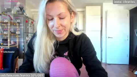 Snapshot of leusee chatting on 10-24-25, 10:44 LeaVixx online show from 10-24-25, 10:44