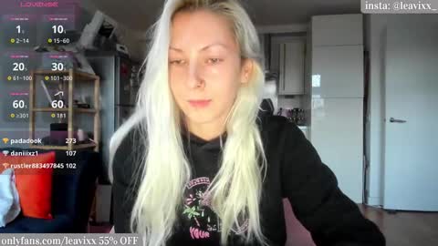 Snapshot of leusee chatting on 10-25-25, 04:46 LeaVixx online show from 10-25-25, 04:46