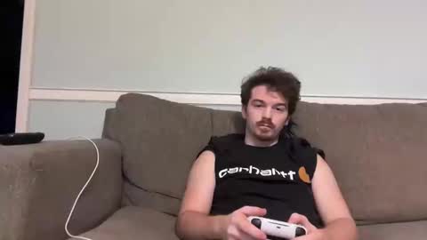 Snapshot of levi071302 chatting on 01-07-25, 05:54 Jacob online show from 01-07-25, 05:54