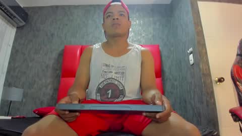 L E V I online show from 06-04-26, 03:34