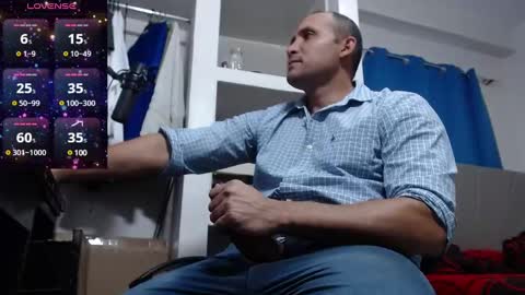 Snapshot of lewislamxxx chatting on 12-05-24, 09:17 Lewis online show from 12-05-24, 09:17