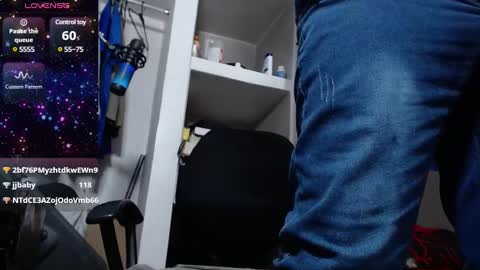 Snapshot of lewislamxxx chatting on 01-10-25, 07:00 Lewis online show from 01-10-25, 07:00