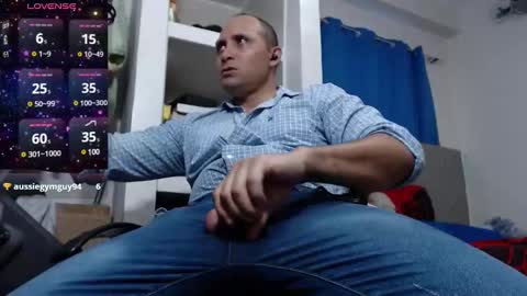 Snapshot of lewislamxxx chatting on 01-11-25, 09:57 Lewis online show from 01-11-25, 09:57