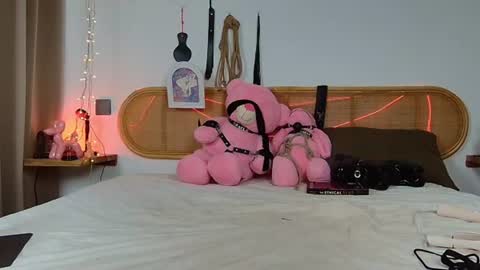 Snapshot of lexa_raven chatting on 06-17-26, 09:05 Lexa Raven online show from 06-17-26, 09:05