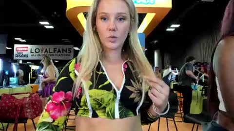 Lexi online show from 06-26-26, 10:14