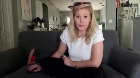 Lexi online show from 11-23-25, 09:14