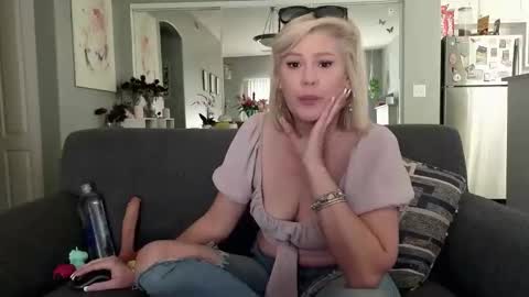 Snapshot of lexi_shocker chatting on 01-12-26, 07:08 Lexi online show from 01-12-26, 07:08