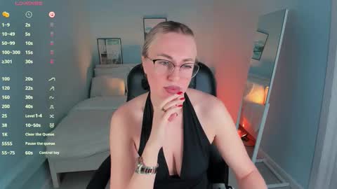 Lexy - Follow me online show from 11-16-25, 07:14