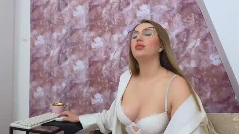 Snapshot of lexi_u_ chatting on 01-16-25, 05:32 LEXXY online show from 01-16-25, 05:32