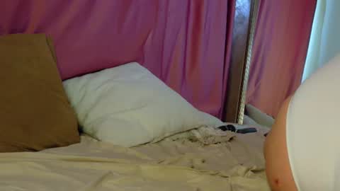 Snapshot of lexi_u_ chatting on 07-21-26, 04:26 LEXXY online show from 07-21-26, 04:26