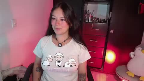 Snapshot of lexie_babe chatting on 06-19-26, 01:21 Lexie Thompson 8pm 0000am -5 online show from 06-19-26, 01:21