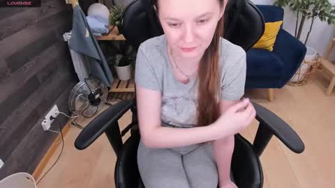 Snapshot of lexihoward chatting on 02-10-25, 06:42 Lexi online show from 02-10-25, 06:42