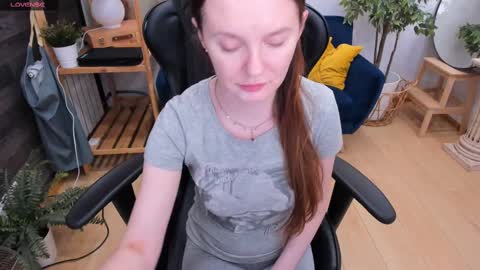 Snapshot of lexihoward chatting on 03-10-25, 06:38 Lexi online show from 03-10-25, 06:38