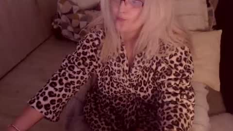 Hannah online show from 03-19-26, 04:44