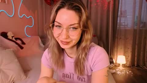 Snapshot of leyalayla chatting on 02-26-26, 02:10 Lily online show from 02-26-26, 02:10