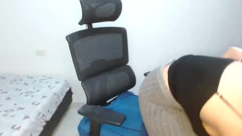 leydy_day online show from 11-27-25, 04:09