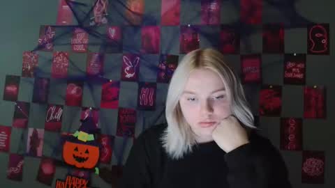 Leyla online show from 10-23-25, 06:13