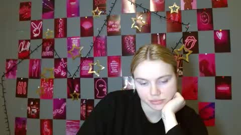 Leyla online show from 12-18-25, 07:14