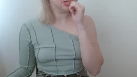 Leyla online show from 03-23-26, 11:14