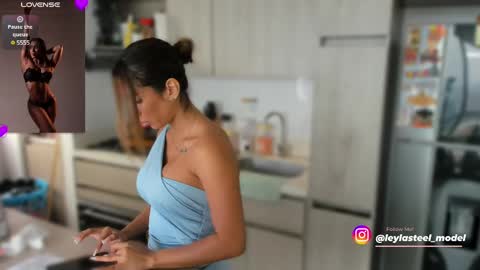 INSTA leylasteel model         online show from 03-05-25, 01:50