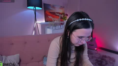 Snapshot of leylamirage chatting on 03-01-26, 12:18 leylamirage online show from 03-01-26, 12:18