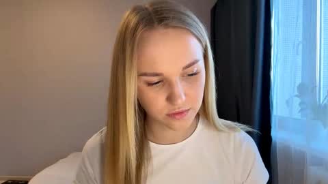 Mia online show from 11-18-25, 11:36