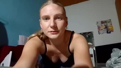 Snapshot of lia06_ chatting on 10-03-25, 06:05 lia06_ online show from 10-03-25, 06:05