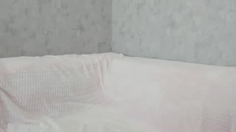 Snapshot of lia1243756 chatting on 12-14-25, 09:14 LEANNAA online show from 12-14-25, 09:14