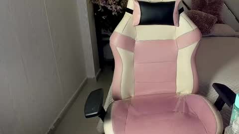 Snapshot of lia_blaze chatting on 04-14-26, 12:11 Lia online show from 04-14-26, 12:11