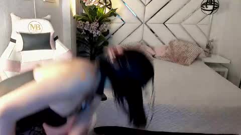Snapshot of lia_blaze chatting on 04-18-26, 07:40 Lia online show from 04-18-26, 07:40