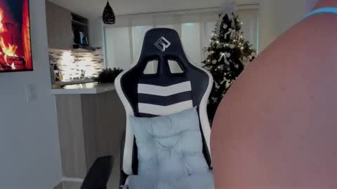 Lia online show from 12-16-25, 02:49