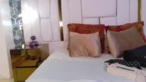 lia_mariana online show from 10-15-25, 02:50