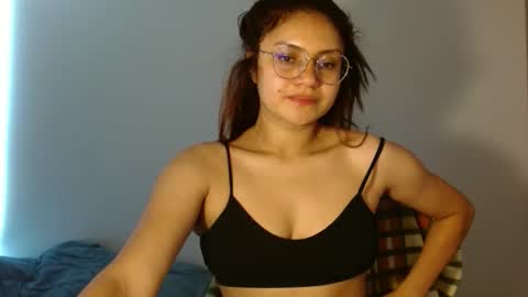 Snapshot of lia_miracle chatting on 05-29-26, 08:40 lia_miracle online show from 05-29-26, 08:40