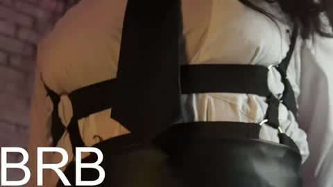 Snapshot of lia_owo chatting on 12-22-24, 11:33 Liana online show from 12-22-24, 11:33