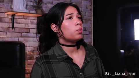 Snapshot of lia_owo chatting on 01-16-25, 05:33 Liana online show from 01-16-25, 05:33