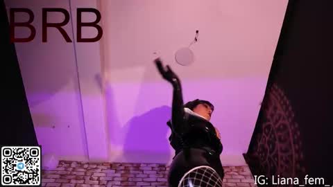 Snapshot of lia_owo chatting on 10-28-25, 11:58 Liana online show from 10-28-25, 11:58