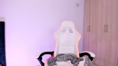 Snapshot of lia_queen610 chatting on 03-05-25, 04:45 Little Queen Lia online show from 03-05-25, 04:45