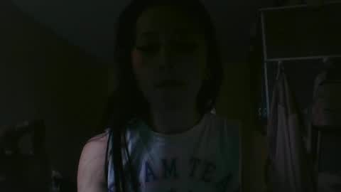 Snapshot of lia_queen610 chatting on 10-31-25, 07:04 Little Queen Lia online show from 10-31-25, 07:04