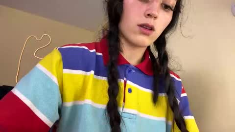 Snapshot of lia_queen610 chatting on 12-04-25, 08:39 Little Queen Lia online show from 12-04-25, 08:39