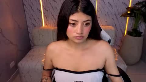 Online 1400 - 2100 online show from 03-25-26, 02:50