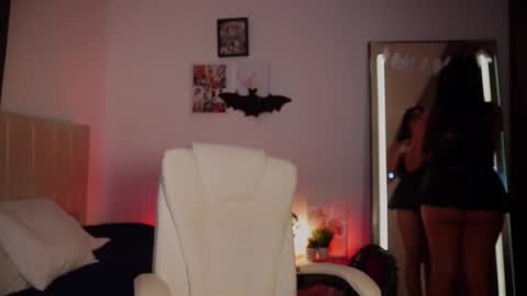 Lia  online show from 10-22-25, 02:28