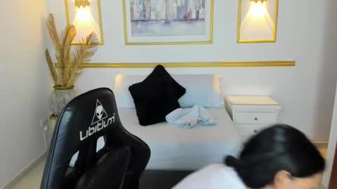 Lia  online show from 12-23-25, 02:09